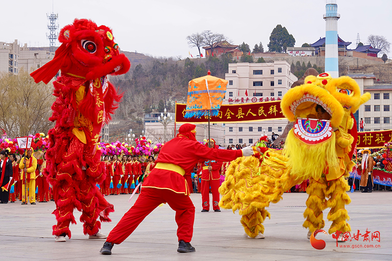 西和：社火欢腾闹新春 传统民俗韵味浓