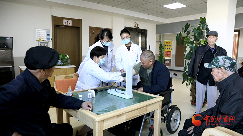 新春走基层|瓜州：“家庭医生”送医上门 群众健康更有“医靠”