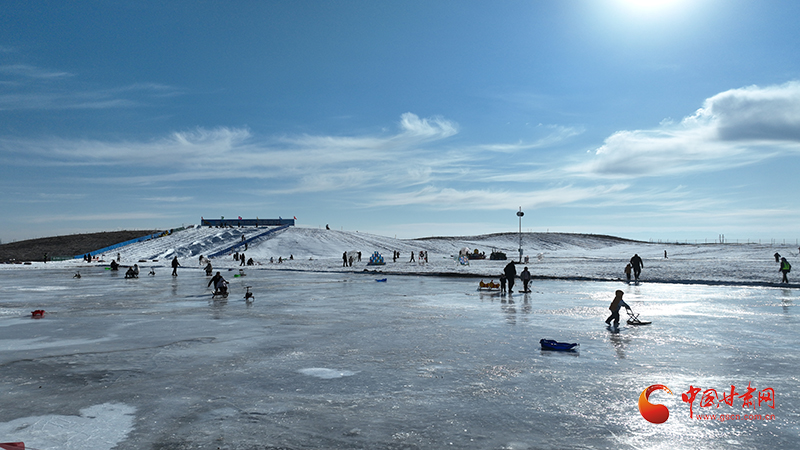 瓜州：冰雪运动“点燃”冬日激情