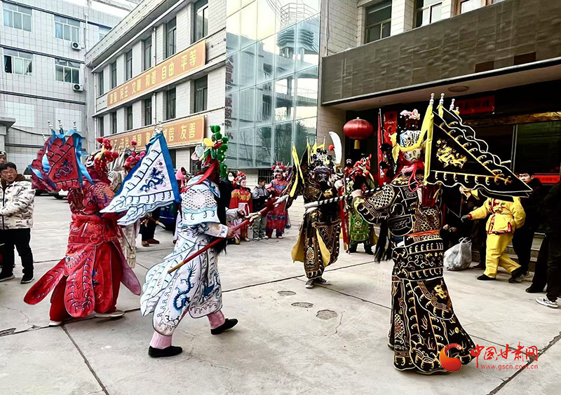 新春走基层| 灵台：武社火新春里的民俗狂欢