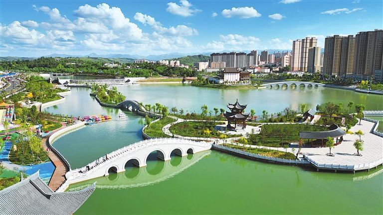 盛夏龙泉湖碧波荡漾