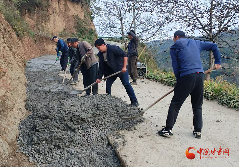 成县：路通民心畅 共建幸福路